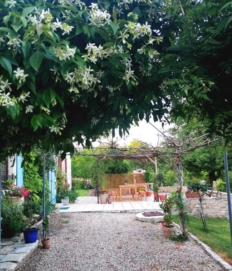 Le Verger Du Paradis Beaulieu-sur-Sonnette Extérieur photo